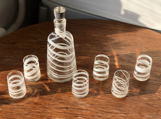 Графин и рюмки цветное стекло