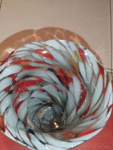 Вазочка для цветов из цветного стекла, высота 13 см., времён СССР.