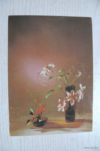 Гуков В., Калачева Е., Композиция из цветов; 1984, подписана.