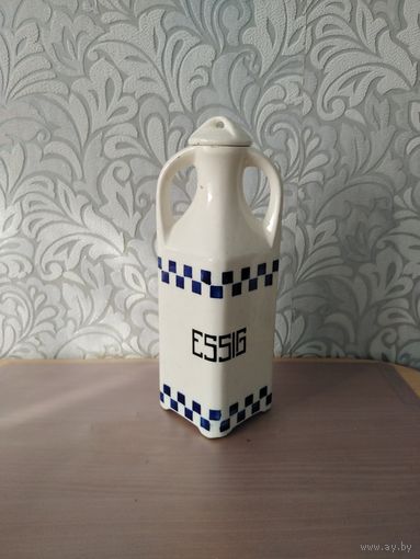 Бутылка в коллекцию. Фарфор. Германия. Клеймо.