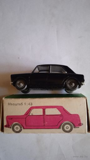 Модель Инноченти Моррис 1/43 СССР коробка