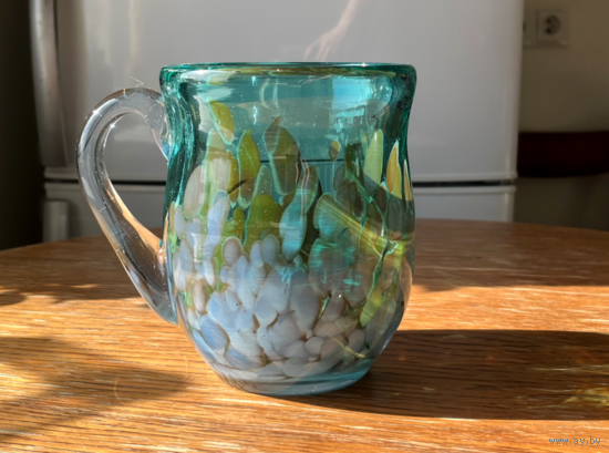 Крупная ваза кувшин с ручкой цветное стекло винтаж