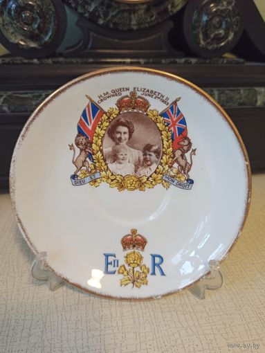 Блюдце коронационное к Коронации Королевы Елизаветы II. Великобритания. 2 июня 1953 года. Диаметр 14 см. Без сколов и трещин.