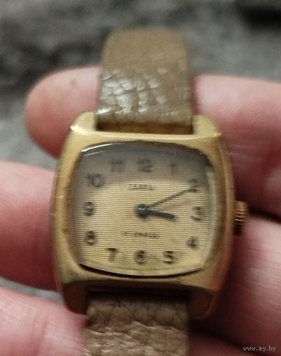 Часики заря,позолота ау,на ходу,хороший сохран