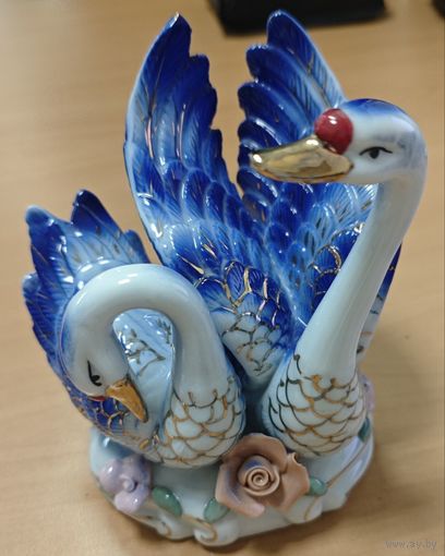 Керамическая фигура лебедей. Красивая, без утрат. 17см