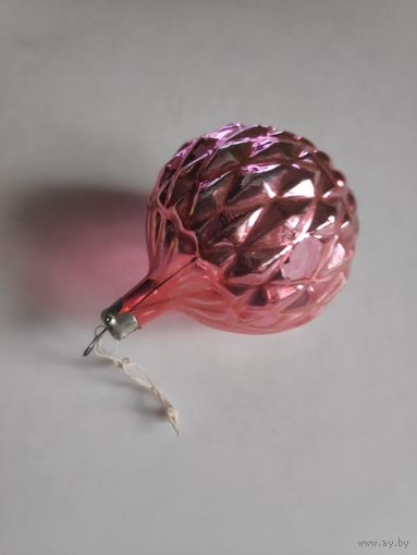 Ёлочная игрушка розовая.