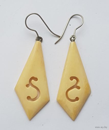 Серьги. Кость. Длина 5 см, ширина 1,6 см