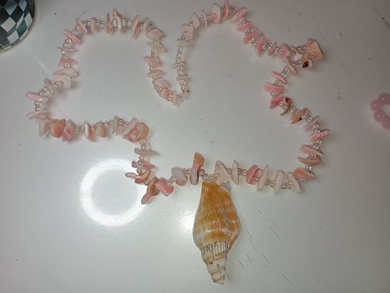 Бусы из ракушек , тяжёлые  . с рубля .