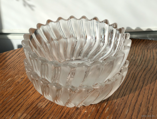 Ваза для мелочей конфетница салатник Barolac Чехословакия матовое стекло 14см