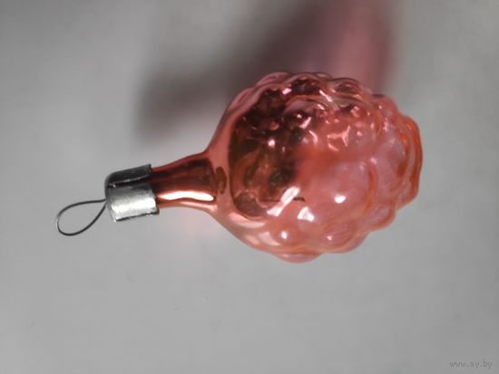 Ёлочная игрушка розовая шишка.