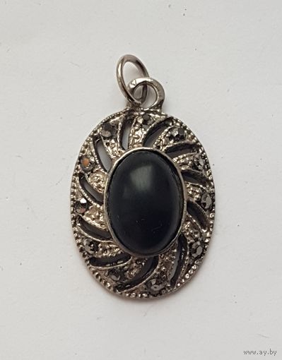 Кулон с черной вставкой, иск. марказиты . 70-е годы, Германия.  Размер кулона 3,5 см на 2 см.