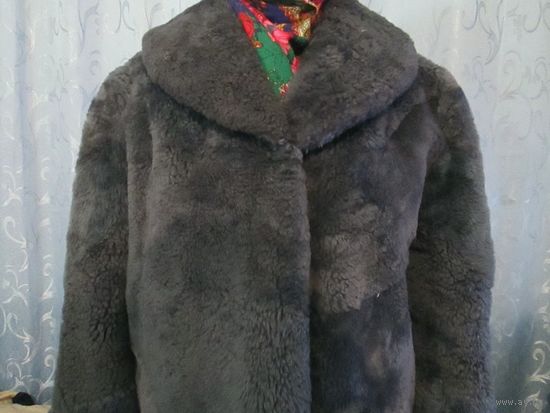 Шуба мутоновая женская 52-54 р.