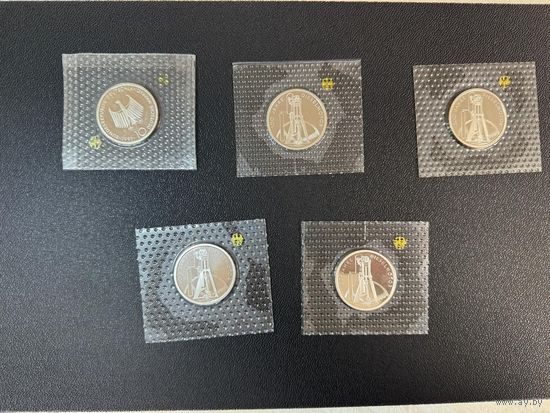 10 марок 1997 Германия Серебро 100 лет дизельному двигателю,лот из 5 монет всех монетных дворов,Берлин,Мюнхен,Штутгарт,Карлсру э,Гамбург.