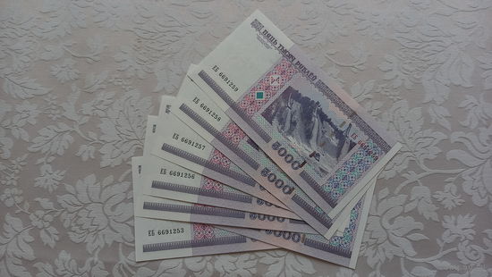 5000 рублей 2000 серия ЕБ из корешка