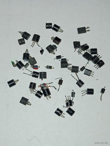 Транзисторы полуботинки и варикап . Магнит.