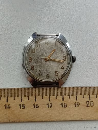 Часы механика на ходу!