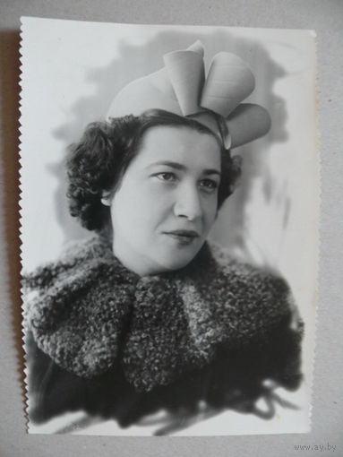 Фотография (14). Девушка в модной шляпке.
