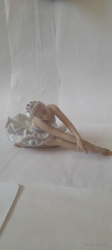 СТАТУЭТКА БАЛЕРИНА ЛЕБЕДИНОЕ ОЗЕРО.ВАЛЕНДОРФ.ГЕРМАНИЯ.