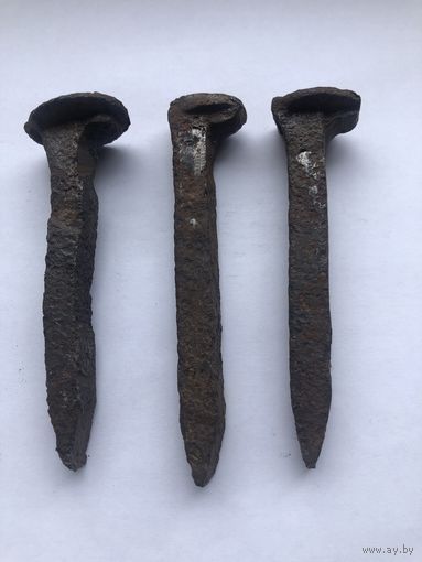 Кованные гвозди, костыли, узкоколейка  3 штуки