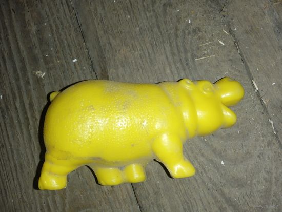 Игрушка бегемот СССР пластик
