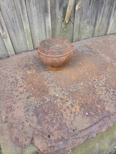 Чугунок с крышкой