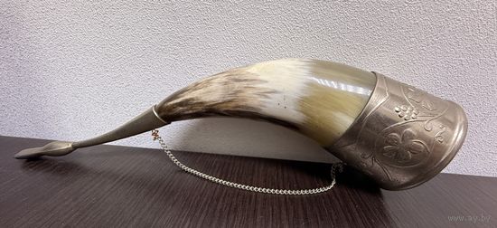 Винтажный рог для вина.