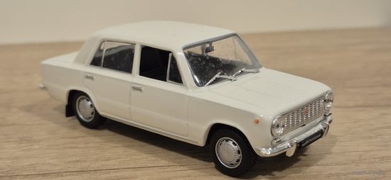 ВАЗ-2101 "Жигули". Автолегенды СССР