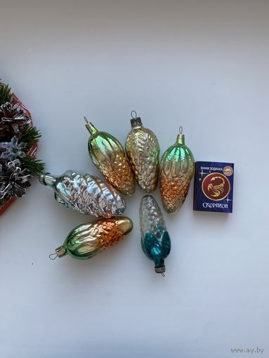 Лот елочных игрушек.