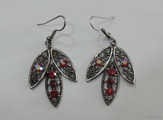 Серьги с кристаллами 80-90-е Европа. Размер подвески 2.5-3.5 см. Металл, стекло.