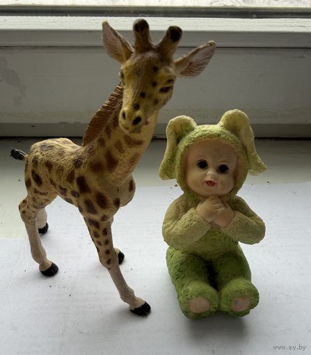 Игрушки жираф и мальчик