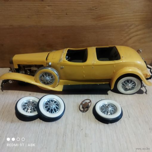 Модель автомобиля в ремонт.Пластик..1/24