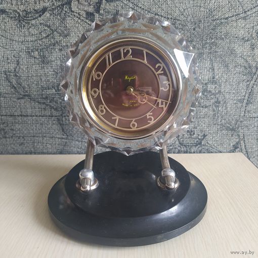 Часы Маяк с рубля, тикают.