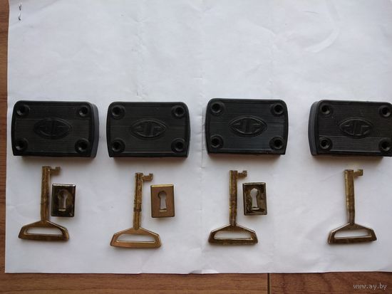 Ключи и замки мебельные. СССР.