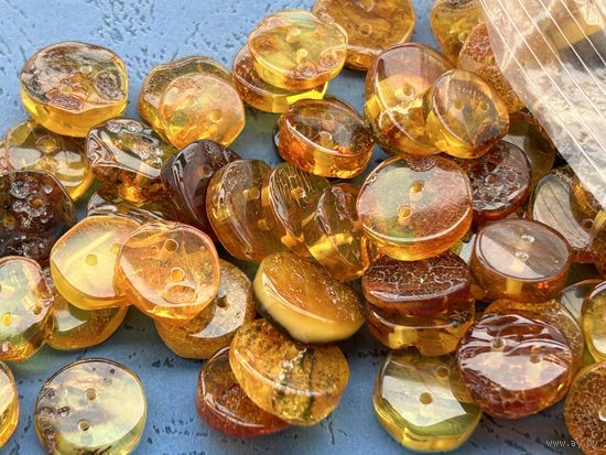 Пуговица из натурального янтаря 10-12 мм 20 шт