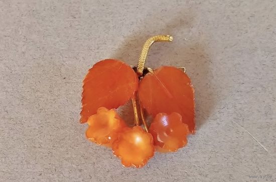 Янтарь. Брошь янтарная колокольчик Редкая