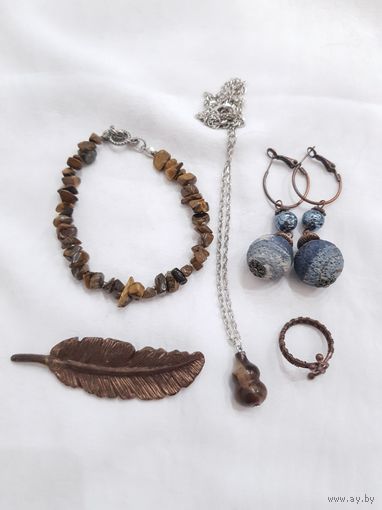 Набор бижутерии 4.  Кулон  халцедон, браслет из тигрового глаза, кольцо медь р. 16, серьги медь