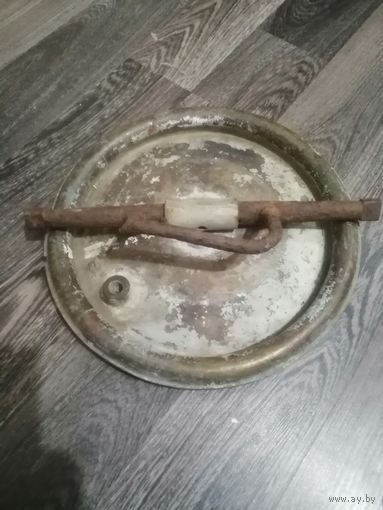 Крышка от француского порохового бака.