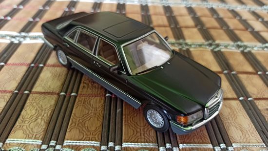 Mercedes-Benz Die Neue S-Klasse W126 560 SEL black matt MINICHAMPS