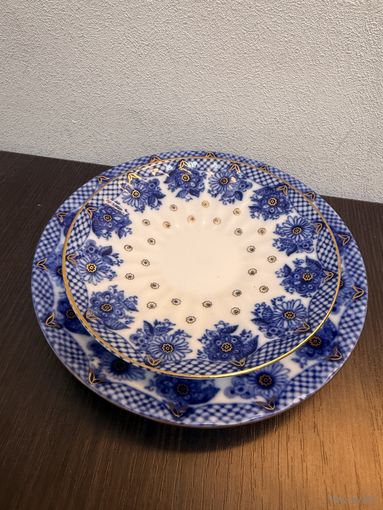 Набор из блюдца и десертной тарелки Лучистая, в рисунком Корзиночка, ЛФЗ, СССР 1980-гг.