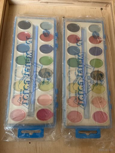 Акварельные краски ещё из первых китайских-в родной упаковке. Цена за лот.