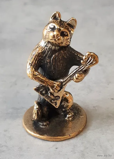 Статуэтка миниатюра Кот с балалайкой Бронза