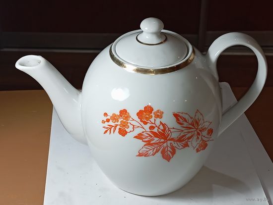 Винтадный чайник Рижский фарфоровый завод .