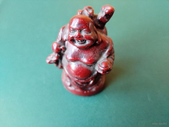 Фигурка нэцкэ.