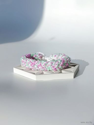 Широкий вязаный браслет из бисера