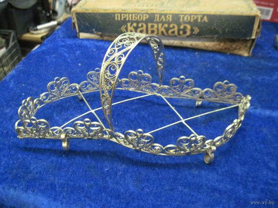 Подставка для вазы мельхиоровая со сканью.