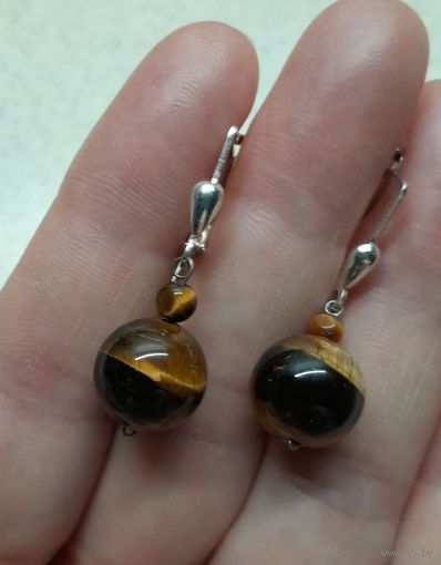 Серьги. Камень.