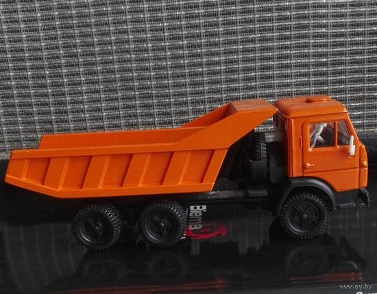 Модель 1/43 автомобиль КАМАЗ 5511. СССР метал.