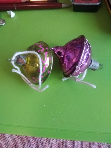 Елочная игрушка юла
