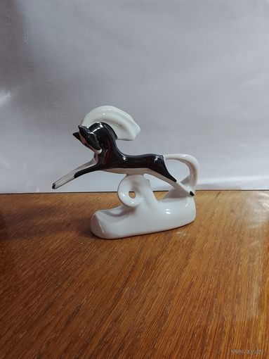 Фарфоровая статуэтка Лошадка. Коростень