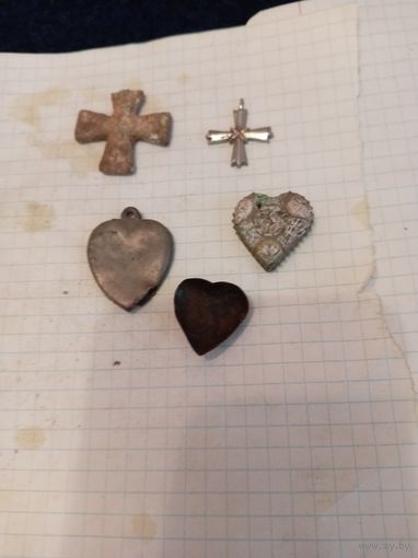 Кулоны и крестики
